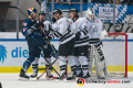 Trevor Parkes (EHC Red Bull Muenchen) im Clinch mit Will Acton (Thomas Sabo Ice Tigers) und Tom Gilbert (Thomas Sabo Ice Tigers) vor dem Tor von Niklas Treutle (Torwart, Thomas Sabo Ice Tigers) in der Hauptrundenbegegnung der Deutschen Eishockey Liga zwischen dem EHC Red Bull München und den Thomas Sabo Ice Tigers am 15.11.2019.