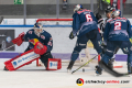 Danny aus den Birken (Torwart, EHC Red Bull Muenchen), Daryl Boyle (EHC Red Bull Muenchen) und Andrew Bodnarchuk (EHC Red Bull Muenchen) verteidigen gegen Rylan Schwartz (Thomas Sabo Ice Tigers) in der Hauptrundenbegegnung der Deutschen Eishockey Liga zwischen dem EHC Red Bull München und den Thomas Sabo Ice Tigers am 15.11.2019.