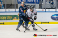 Eine Woche zuvor noch gemeinsam für die DEB-Auswahl am Puck: Maximilian Daubner (EHC Red Bull Muenchen) und Daniel Fischbuch (Thomas Sabo Ice Tigers) in der Hauptrundenbegegnung der Deutschen Eishockey Liga zwischen dem EHC Red Bull München und den Thomas Sabo Ice Tigers am 15.11.2019.