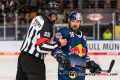 Hauptschiedsrichter Aleksi Rantala im Gespräch mit Yannic Seidenberg (EHC Red Bull Muenchen) in der Hauptrundenbegegnung der Deutschen Eishockey Liga zwischen dem EHC Red Bull München und den Thomas Sabo Ice Tigers am 15.11.2019.