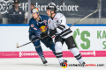 Keith Aulie (EHC Red Bull Muenchen) und Patrick Reimer (Thomas Sabo Ice Tigers) in der Hauptrundenbegegnung der Deutschen Eishockey Liga zwischen dem EHC Red Bull München und den Thomas Sabo Ice tigers am 29.09.2019.