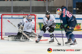 Jonas Langmann (Torwart, Thomas Sabo Ice Tigers) und Kevin Schulze (Thomas Sabo Ice Tigers) verteidigen gegen Philip Gogulla (EHC Red Bull Muenchen) in der Hauptrundenbegegnung der Deutschen Eishockey Liga zwischen dem EHC Red Bull München und den Thomas Sabo Ice tigers am 29.09.2019.