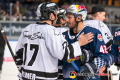 Shakehands zwischen Patrick Reimer (Thomas Sabo Ice Tigers) und Yasin Ehliz (EHC Red Bull Muenchen) in der Hauptrundenbegegnung der Deutschen Eishockey Liga zwischen dem EHC Red Bull München und den Thomas Sabo Ice tigers am 29.09.2019.
