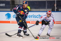 Derek Joslin (EHC Red Bull Muenchen) und Markus Poukkula (Schwenninger Wild Wings)in der Hauptrundenbegegnung der Deutschen Eishockey Liga zwischen dem EHC Red Bull München und den Schwenninger Wild Wings am 04.01.2019.