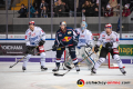 Mirko Sacher (Schwenninger Wild Wings), Trevor Parkes (EHC Red Bull Muenchen) und Jussi Timonen (Schwenninger Wild Wings) vor dem Tor von Dustin Strahlmeier (Torwart, Schwenninger Wild Wings) in der Hauptrundenbegegnung der Deutschen Eishockey Liga zwischen dem EHC Red Bull München und den Schwenninger Wild Wings am 04.01.2019.