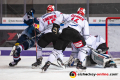 Jussi Timonen (Schwenninger Wild Wings), Simon Danner (Schwenninger Wild Wings) und Dustin Strahlmeier (Torwart, Schwenninger Wild Wings) gegen Maximilian Kastner (EHC Red Bull Muenchen) in der Hauptrundenbegegnung der Deutschen Eishockey Liga zwischen dem EHC Red Bull München und den Schwenninger Wild Wings am 04.01.2019.