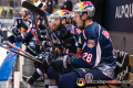Frank Mauer (EHC Red Bull Muenchen) und Justin Shugg (EHC Red Bull Muenchen) auf der Muenchner Bank in der Hauptrundenbegegnung der Deutschen Eishockey Liga zwischen dem EHC Red Bull München und den Schwenninger Wild Wings am 04.01.2019.