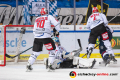 Istvan Bartalis (Schwenninger Wild Wings), Dustin Strahlmeier (Torwart, Schwenninger Wild Wings) und Philip McRae (Schwenninger Wild Wings) verteidigen gegen Ryan Button (EHC Red Bull Muenchen) in der Hauptrundenbegegnung der Deutschen Eishockey Liga zwischen dem EHC Red Bull München und den Schwenninger Wild Wings am 04.01.2019.