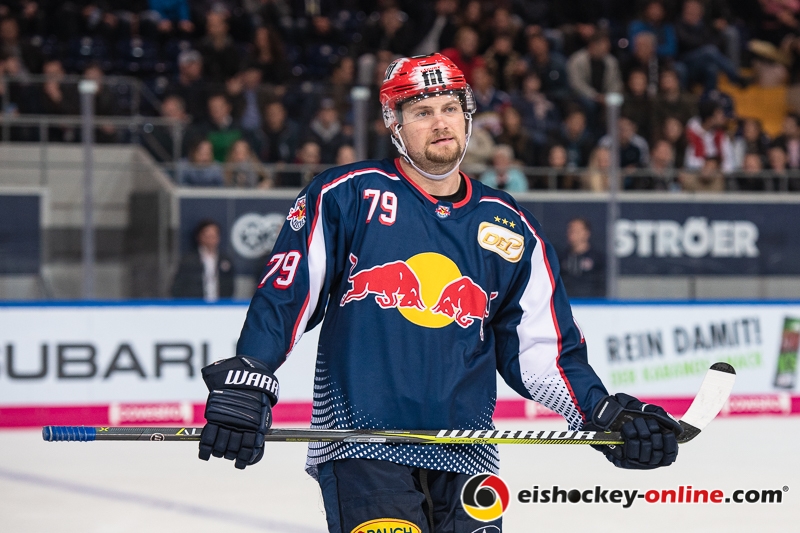John Mitchell (EHC Red Bull Muenchen) in der Hauptrundenbegegnung der Deutschen Eishockey Liga zwischen dem EHC Red Bull München und den Schwenninger Wild Wings am 18.10.2018.