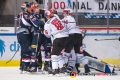 Meinungsverschiedenheit zwischen Matt Stajan (EHC Red Bull Muenchen) und John Mitchell (EHC Red Bull Muenchen) sowie Dominic Bohac (Schwenninger Wild Wings) und Jussi Timonen (Schwenninger Wild Wings) in der Hauptrundenbegegnung der Deutschen Eishockey Liga zwischen dem EHC Red Bull München und den Schwenninger Wild Wings am 18.10.2018.