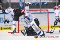 Andree Hult (Schwenninger Wild Wings) beim Zusammenstoss mit seinem Goalie Dustin Strahlmeier (Torwart, Schwenninger Wild Wings) in der Hauptrundenbegegnung der Deutschen Eishockey Liga zwischen dem EHC Red Bull München und den Schwenninger Wild Wings am 18.10.2018.