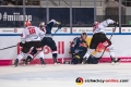 Anthony Rech (Schwenninger Wild Wings) und Kalle Kaijomaa (Schwenninger Wild Wings) gegen Maximilian Kastner (EHC Red Bull Muenchen) und Mark Voakes (EHC Red Bull Muenchen) in der Hauptrundenbegegnung der Deutschen Eishockey Liga zwischen dem EHC Red Bull München und den Schwenninger Wild Wings am 18.10.2018.