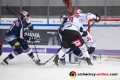 Tobias Eder (EHC Red Bull Muenchen) erzielt hier beim 2:2 zusammen mit Jakob Mayenschein (EHC Red Bull Muenchen) seinen ersten DEL-Treffer gegen Dustin Strahlmeier (Torwart, Schwenninger Wild Wings) und Kyle Sonnenburg (Schwenninger Wild Wings) in der Hauptrundenbegegnung der Deutschen Eishockey Liga zwischen dem EHC Red Bull München und den Schwenninger Wild Wings am 18.10.2018.