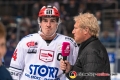 Simon Danner (Schwenninger Wild Wings) beim Pauseninterview in der Hauptrundenbegegnung der Deutschen Eishockey Liga zwischen dem EHC Red Bull München und den Schwenninger Wild Wings am 18.10.2018.