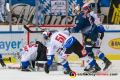 Dustin Strahlmeier (Torwart, Schwenninger Wild Wings), Jordan Caron (Schwenninger Wild Wings) und Mark Fraser (Schwenninger Wild Wings) verteidigen gegen Philip Gogulla (EHC Red Bull Muenchen) in der Hauptrundenbegegnung der Deutschen Eishockey Liga zwischen dem EHC Red Bull München und den Schwenninger Wild Wings am 22.11.2019.