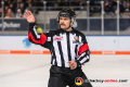 Hauptschiedsrichter Sirko Hunnius mit Movember-Ausstattung in der Hauptrundenbegegnung der Deutschen Eishockey Liga zwischen dem EHC Red Bull München und den Schwenninger Wild Wings am 22.11.2019.