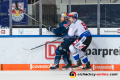 Andrew Bodnarchuk (EHC Red Bull Muenchen) und Jordan Caron (Schwenninger Wild Wings) im Zweikampf in der Hauptrundenbegegnung der Deutschen Eishockey Liga zwischen dem EHC Red Bull München und den Schwenninger Wild Wings am 22.11.2019.