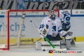 Sebastian Vogl (Torwart, Straubing Tigers) musste hier das 1:0 durch Michi Wolf hinnehmen in der Hauptrundenbegegnung der Deutschen Eishockey Liga zwischen dem EHC Red Bull München und den Straubing Tigers am 16.09.2018.