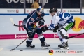 Justin Shugg (EHC Red Bull Muenchen) gegen Marcel Brandt (Straubing Tigers) in der Hauptrundenbegegnung der Deutschen Eishockey Liga zwischen dem EHC Red Bull München und den Straubing Tigers am 16.09.2018.