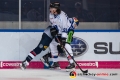 Zweikampf zwischen Derek Joslin (EHC Red Bull Muenchen) und Antoine Laganiere (Straubing Tigers) in der Hauptrundenbegegnung der Deutschen Eishockey Liga zwischen dem EHC Red Bull München und den Straubing Tigers am 16.09.2018.