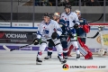 Betrieb vor dem Tor von Danny aus den Birken (Torwart, EHC Red Bull Muenchen) und Andrew Bodnarchuk (EHC Red Bull Muenchen) in der Hauptrundenbegegnung der Deutschen Eishockey Liga zwischen dem EHC Red Bull München und den Straubing Tigers am 16.09.2018.