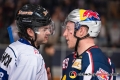 Marco Pfleger (Straubing Tigers) und Mark Voakes (EHC Red Bull Muenchen) beim Shakehands nach der Hauptrundenbegegnung der Deutschen Eishockey Liga zwischen dem EHC Red Bull München und den Straubing Tigers am 16.09.2018.