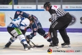 Mike Connolly (Straubing Tigers) beim Bully mit Matt Stajan (EHC Red Bull Muenchen) in der Hauptrundenbegegnung der Deutschen Eishockey Liga zwischen dem EHC Red Bull München und den Straubing Tigers am 18.11.2018.