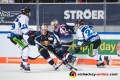 Mitchell Heard (Straubing Tigers) und Vladislav Filin (Straubing Tigers) gegen Jakob Mayenschein (EHC Red Bull Muenchen) und Yasin Ehliz (EHC Red Bull Muenchen) in der Hauptrundenbegegnung der Deutschen Eishockey Liga zwischen dem EHC Red Bull München und den Straubing Tigers am 18.11.2018.