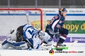 Jeff Zatkoff (Torwart, Straubing Tigers) bei der Abwehrarbeit gegen Frank Mauer (EHC Red Bull Muenchen) in der Hauptrundenbegegnung der Deutschen Eishockey Liga zwischen dem EHC Red Bull München und den Straubing Tigers am 18.11.2018.