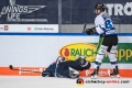 Maximilian Daubner (EHC Red Bull Muenchen) am Boden vor Dylan Wruck (Straubing Tigers) in der Hauptrundenbegegnung der Deutschen Eishockey Liga zwischen dem EHC Red Bull München und den Straubing Tigers am 18.11.2018.