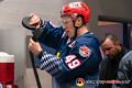 Mark Voakes (EHC Red Bull Muenchen) bei der Materialanpassung in der Hauptrundenbegegnung der Deutschen Eishockey Liga zwischen dem EHC Red Bull München und den Straubing Tigers am 29.11.2019.