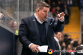 Coach Tom Pokel (Straubing Tigers) mit Anweisungen in der Hauptrundenbegegnung der Deutschen Eishockey Liga zwischen dem EHC Red Bull München und den Straubing Tigers am 29.11.2019.