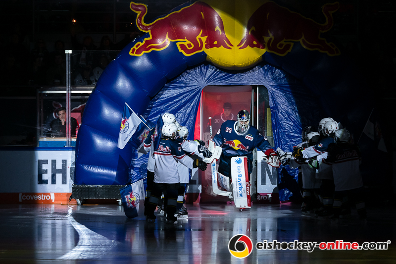 Kevin Reich (Torwart, EHC Red Bull Muenchen) beim Einlauf zur Hauptrundenbegegnung der Deutschen Eishockey Liga zwischen dem EHC Red Bull München und den Grizzlys Wolfsburg am 05.01.2020.
