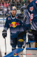 Chris Bourque (EHC Red Bull Muenchen) wird nach seinem Treffer zum 2:0 von den Teamkollegen abgeklatscht in der Hauptrundenbegegnung der Deutschen Eishockey Liga zwischen dem EHC Red Bull München und den Grizzlys Wolfsburg am 05.01.2020.