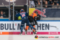 Kampf um den Puck zwischen Konrad Abeltshauser (EHC Red Bull Muenchen) und Marius Moechel (Grizzlys Wolfsburg) in der Hauptrundenbegegnung der Deutschen Eishockey Liga zwischen dem EHC Red Bull München und den Grizzlys Wolfsburg am 05.01.2020.