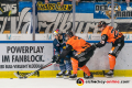 Dominik Bittner (Grizzlys Wolfsburg) und Valentin Busch (Grizzlys Wolfsburg) mit Justin Shugg (EHC Red Bull Muenchen) im Kampf um den Puck in der Hauptrundenbegegnung der Deutschen Eishockey Liga zwischen dem EHC Red Bull München und den Grizzlys Wolfsburg am 05.01.2020.