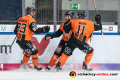 Spencer Machacek (Grizzlys Wolfsburg) und Brent Aubin (Grizzlys Wolfsburg) bejubeln mit Garrett Festerling (Grizzlys Wolfsburg) dessen Ausgleichstreffer zum 3:3 in der Hauptrundenbegegnung der Deutschen Eishockey Liga zwischen dem EHC Red Bull München und den Grizzlys Wolfsburg am 05.01.2020.