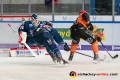 Konrad Abeltshauser (EHC Red Bull Muenchen) verteidigt gegen Anthony Rech (Grizzlys Wolfsburg) in der Hauptrundenbegegnung der Deutschen Eishockey Liga zwischen dem EHC Red Bull München und den Grizzlys Wolfsburg am 05.01.2020.