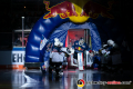 Kevin Reich (Torwart, EHC Red Bull Muenchen) beim Einlauf zur Hauptrundenbegegnung der Deutschen Eishockey Liga zwischen dem EHC Red Bull München und den Grizzlys Wolfsburg am 05.01.2020.