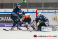 Mads Christensen (EHC Red Bull Muenchen) und Danny aus den Birken (Torwart, EHC Red Bull Muenchen) verteidigen gegen Sebastian Furchner (Grizzlys Wolfsburg) in der Hauptrundenbegegnung der Deutschen Eishockey Liga zwischen dem EHC Red Bull München und den Grizzlys Wolfsburg am 11.10.2019.