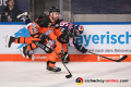 Gerrit Fauser (Grizzlys Wolfsburg) und Spencer Machacek (Grizzlys Wolfsburg) gegen Andreas Eder (EHC Red Bull Muenchen) in der Hauptrundenbegegnung der Deutschen Eishockey Liga zwischen dem EHC Red Bull München und den Grizzlys Wolfsburg am 27.01.2019.