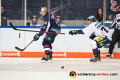 Derek Joslin (EHC Red Bull Muenchen) und Daniel Fischbuch (Eisbaeren Berlin) in der 3. Viertelfinalbegegnung in den Playoffs der Deutschen Eishockey Liga zwischen dem EHC Red Bull München und den Eisbären Berlin am 17.03.2019.