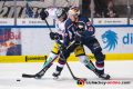 Frank Mauer (EHC Red Bull Muenchen) im Zweikampf mit einem Berliner Spieler in der 5. Viertelfinalbegegnung in den Playoffs der Deutschen Eishockey Liga zwischen dem EHC Red Bull München und den Eisbären Berlin am 24.03.2019.