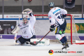 Kevin Poulin (Torwart, Eisbaeren Berlin) und Jonas Mueller (Eisbaeren Berlin) in der 5. Viertelfinalbegegnung in den Playoffs der Deutschen Eishockey Liga zwischen dem EHC Red Bull München und den Eisbären Berlin am 24.03.2019.