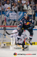 Trevor Parkes (EHC Red Bull Muenchen) vor Kevin Poulin (Torwart, Eisbaeren Berlin) in der 5. Viertelfinalbegegnung in den Playoffs der Deutschen Eishockey Liga zwischen dem EHC Red Bull München und den Eisbären Berlin am 24.03.2019.