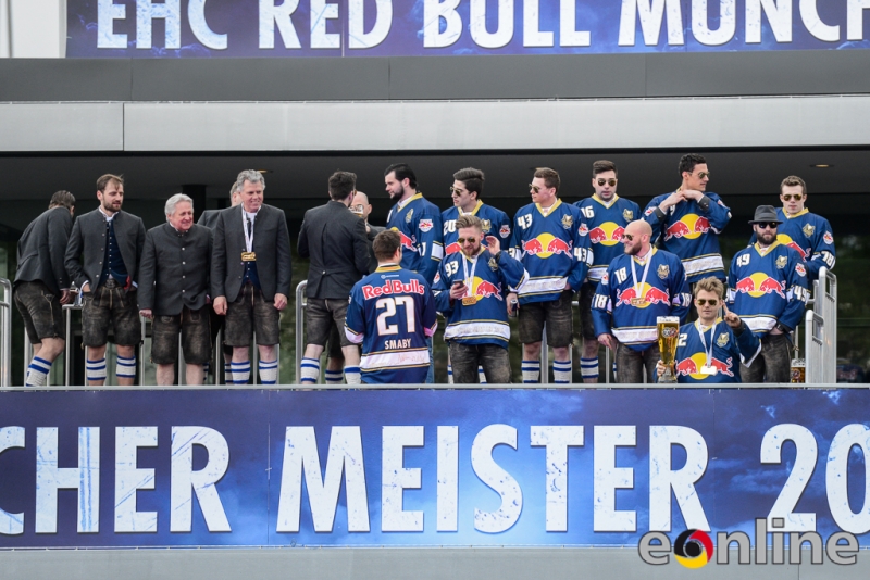 160425_Meisterfeier__HEI4726-E-Online