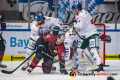 Brady Lamb (Augsburger Panther), Adam Payerl (Augsburger Panther) und Markus Keller (Torwart, Augsburger Panther) verteidigen gegen Matt Stajan (EHC Red Bull Muenchen) in der Hauptrundenbegegnung der Deutschen Eishockey Liga zwischen dem EHC Red Bull München und den Augsburger Panthern am 18.01.2019.